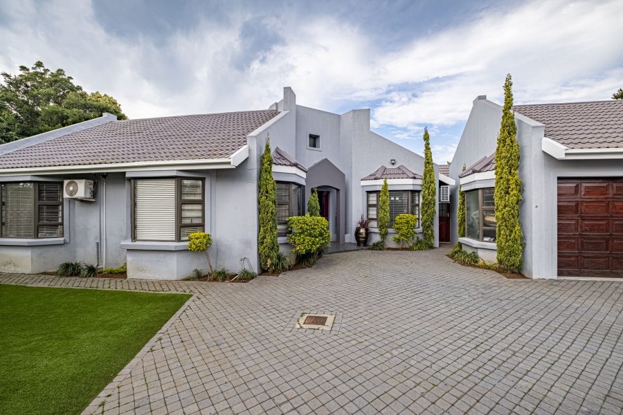 5 Bedroom Property for Sale in Summerstrand Eastern Cape